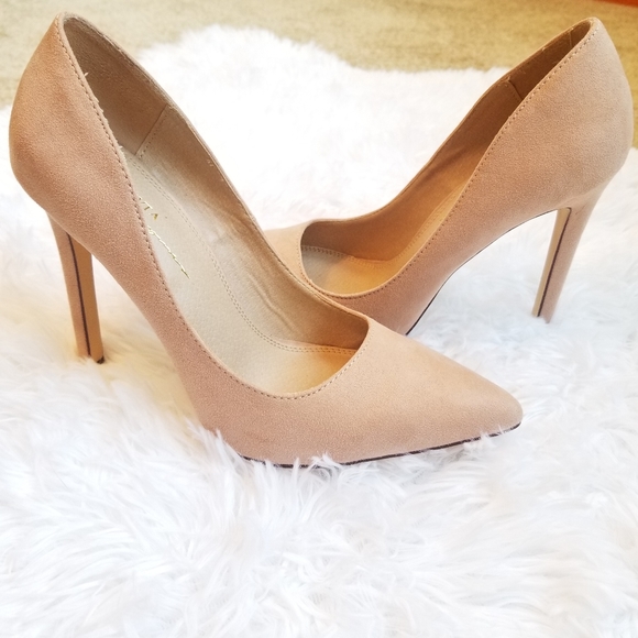 Shoes - Nude Heels Size 7